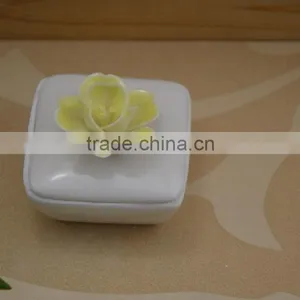 Wholesale Small Ceramic Jewel Box With Flower Shape Design thumbnail-3