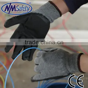 NMSAFETY 10 Gauge Cheap Grey Recycled Polycotton Liner With Black Crinkle Latex Cheap Construction Gloves thumbnail-1