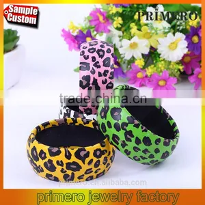 Wholesale Fashion Mixed Color Leopard Printed Wide Acrylic Resin Bangle thumbnail-1