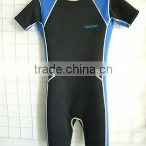 3mm Neoprene Back Zip Shortie Wetsuit thumbnail-1