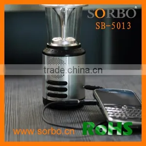 Portable Triple Way Charged Solar Hand Crank Radio Lantern / Compact FM Radio thumbnail-4