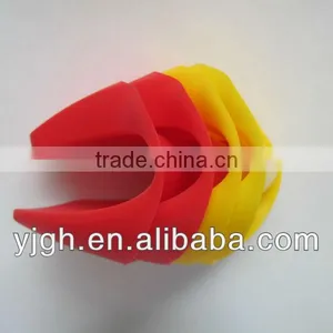 Convenient Heat Resistant Silicon Oven Mitts thumbnail-1
