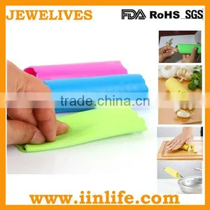 Kitchen Promotion Silicone Garlic Vegetable Tools / Silicone Garlic Peeler thumbnail-1