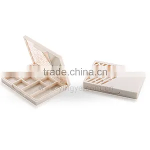Elegant Carve Patterns Eyeshadow Palette thumbnail-1
