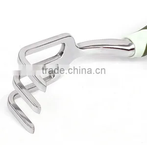Three Teeth Mini Garden Hand Metal Rake thumbnail-3