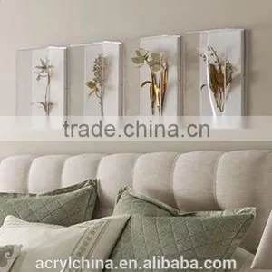 Arylic Box and Preserved Flower thumbnail-1