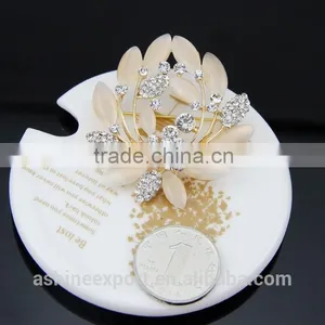Classic Resin Noble Bridal Hollow Flower Rhinestone Brooch/handmade Rhinestone Brooch thumbnail-4