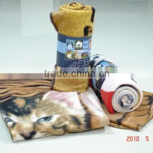 100% Polyester Knit Print Fleece Throw thumbnail-3