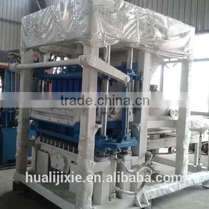 Cheaper Hollow Block Making Machine QT4-15 thumbnail-4