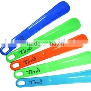 Colorful Long Handle Plastic Shoe Horn thumbnail-1