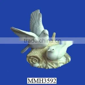 Exceptional White Porcelain Pigeon Sculpture thumbnail-1