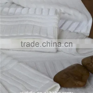 Superior 100% Cotton Piano Key Jacquard Terry Bath Towel thumbnail-1