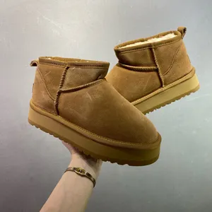 UGG Autumn/Winter Sheepskin Boots thumbnail-4