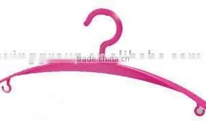 Plastic Clothes Hangers thumbnail-1