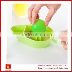 Manual Convenient Use Mini Orange and Lemon Juicer thumbnail-3