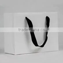 Fashionable Paper Bags for Clothes thumbnail-1