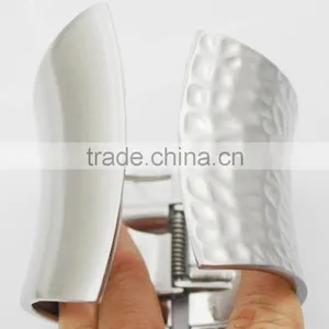 Wholesale High Quality Hammered Craft Metal Jewelry Wide Cuff Bangles thumbnail-2