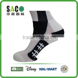 Well Pattern Black Coarse Drill White Nylon Sports Socks thumbnail-4