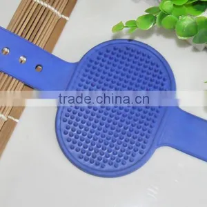 Dog Massaging Comb thumbnail-4