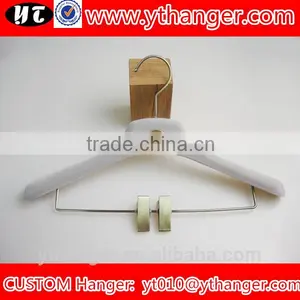 YY0507 Custom Logo Clips Apparel Velvet Hangers Garments Velvet Clothes Hanger thumbnail-1