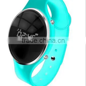 New Smart Bluetooth Watch With Pedometer Phone and Freehand thumbnail-3
