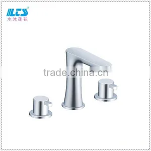 Dual Handle 3-hole Bath Faucet Bathtub Faucet Widespread Mixer thumbnail-1