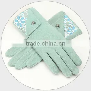 Elegant Lace Design Touch Screen Gloves For Smartphone/Laptop/ipad thumbnail-4