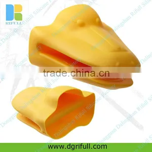 Yellow Duck Silicone Oven Mitt thumbnail-1