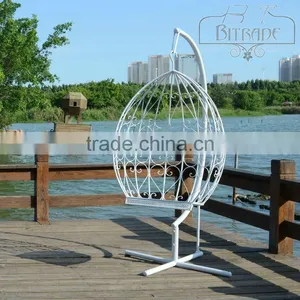 Metal Garden Cradle thumbnail-1