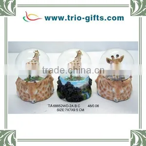 Polyresin Giraffe Snow Globes 65mm thumbnail-1
