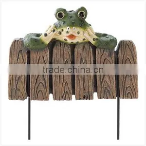 Polyresin Frog Mini Garden Fence thumbnail-1