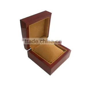 Red Polishing Watch Box thumbnail-1