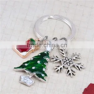 Keyring Christmas Tree Christmas Stocking Christmas Snowflake Carved White & Green Enamel Keychain thumbnail-3