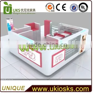 Customized Wooden Nail Bar Kiosk for Manicure and Pedicure Beauty for Shopping Mall thumbnail-4