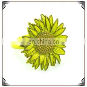 Metal Napkin Ring With Flower thumbnail-1