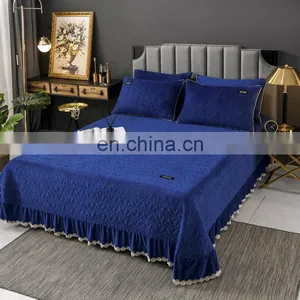 Wholesale Comforter Folded Soft Velvet Lightweight Coverlet For All Season Embroidery Quilt thumbnail-6