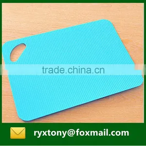 Non-Slip Colored Kitchenware Cutting Board thumbnail-1