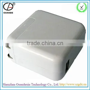 Universal Travel Adaptor thumbnail-1