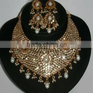 Bridal Pearl Neck Set thumbnail-1