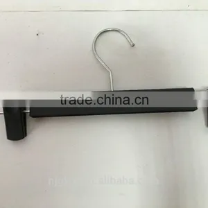 Plastic Hanger With Two Clips thumbnail-2