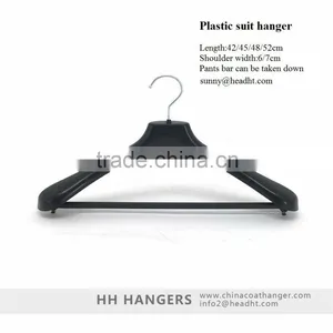 Hot-selling Black Plastic Suit Hanger With Pant Bar thumbnail-2