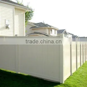 Vinyl Privacy Fence thumbnail-1