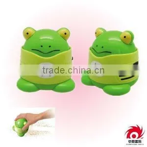 Plastic Chinese Handy Frog Mini Portable Vacuum Cleaner thumbnail-1