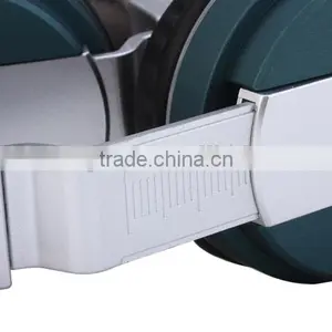 New Stylish Foldable & Adjustable Wireless Bluetooth Headphones thumbnail-4