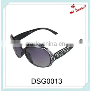 China Popular Style Fashion Sunglass Manufacturers With Decorations thumbnail-1