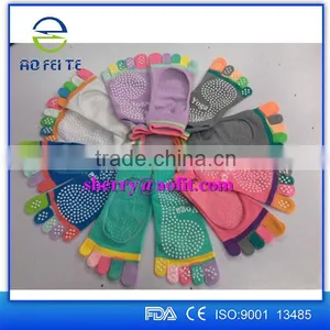 Eco-friendly Colorful Non Slip Custom Yoga Toe Socks Soft Breathable Yoga Socks thumbnail-1