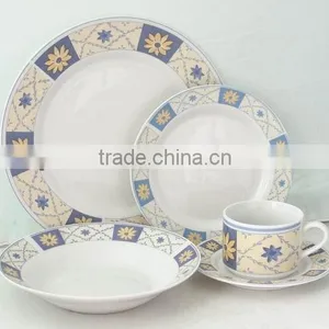 Fine Chinese Porcelain Dinner Set thumbnail-1