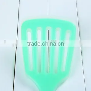 Square Silicone Shovel With Stainless Stick Handle thumbnail-3
