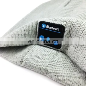 Custom Acrylic Reversible Blue Tooth Beanie Hat With Woven Label for Women thumbnail-3