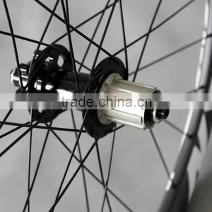 China Carbon Bike Wheels Clincher Carbon Wheels 28mm Depth Carbon Wheels 28C-26ER thumbnail-2